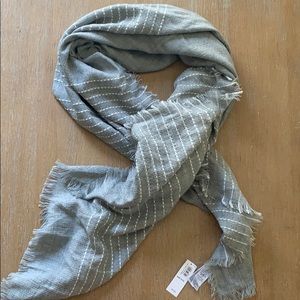Old Navy Grey Fringe Knit Scarf NWt
